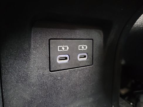 Used 2024 Toyota Prius LE image 9