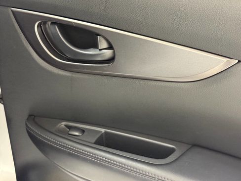 Used 2022 Nissan Rogue Sport S image 25