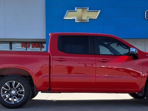 Used 2022 Chevrolet Silverado 1500 LT image 1