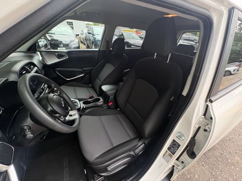 Used 2025 Kia Soul LX w/ LX Technology Package FWD image 33