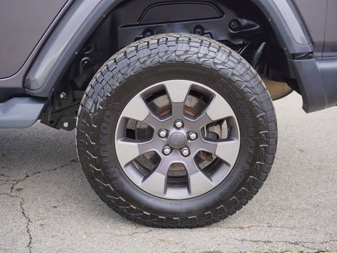 Used 2018 Jeep Wrangler Unlimited Sahara image 11