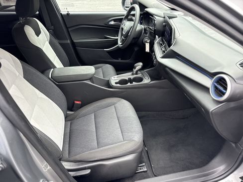 Used 2024 Chevrolet Trax LS FWD image 27