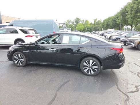 Used 2019 Nissan Altima 2.5 SV AWD/4WD image 3