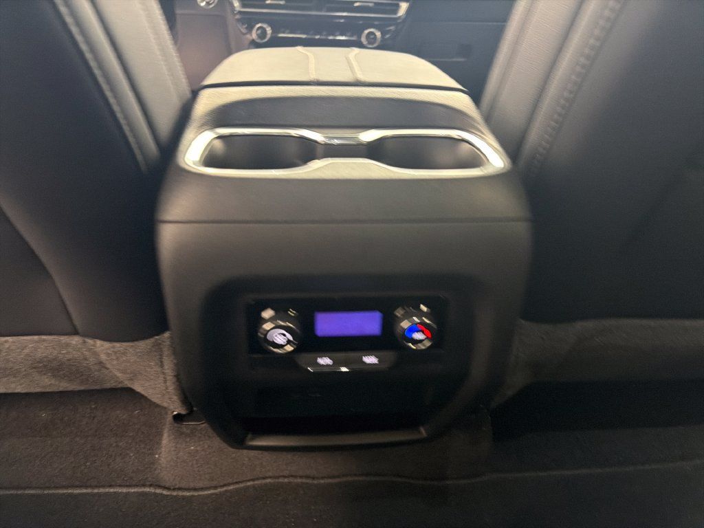 New 2027 Chevrolet Traverse LT FWD image 16