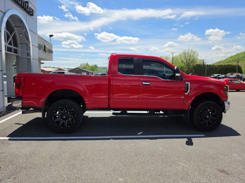 Used 2020 Ford F250 XL w/ STX Appearance Package AWD/4WD image 2
