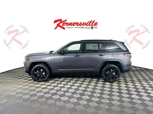 New 2025 Jeep Grand Cherokee Altitude image 4