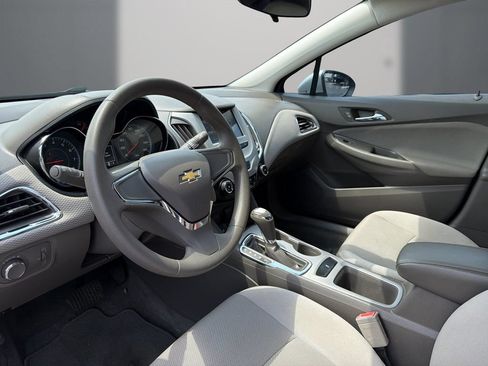 Used 2017 Chevrolet Cruze LS FWD image 12