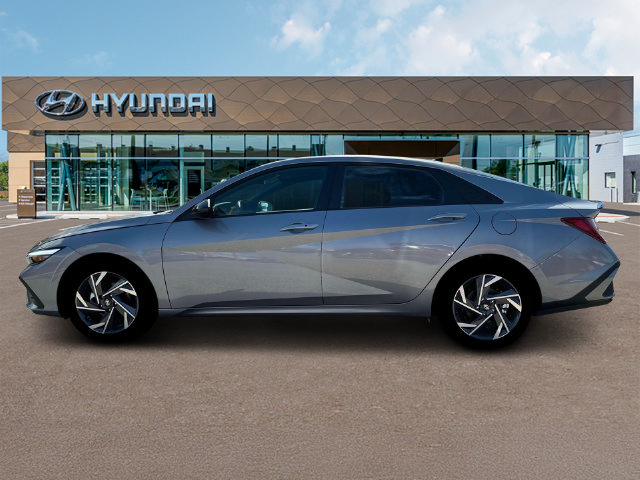 New 2025 Hyundai Elantra SEL FWD image 3