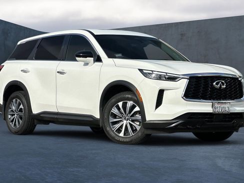 Certified 2025 INFINITI QX60 Pure image 2