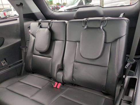Used 2022 Ford Explorer Limited w/ Equipment Group 301A RWD image 14