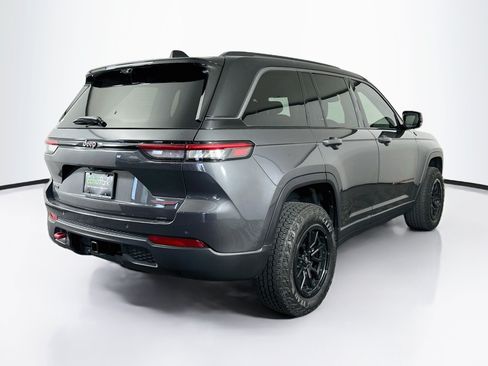 Used 2022 Jeep Grand Cherokee Trailhawk w/ Luxury Tech Group III AWD/4WD image 9