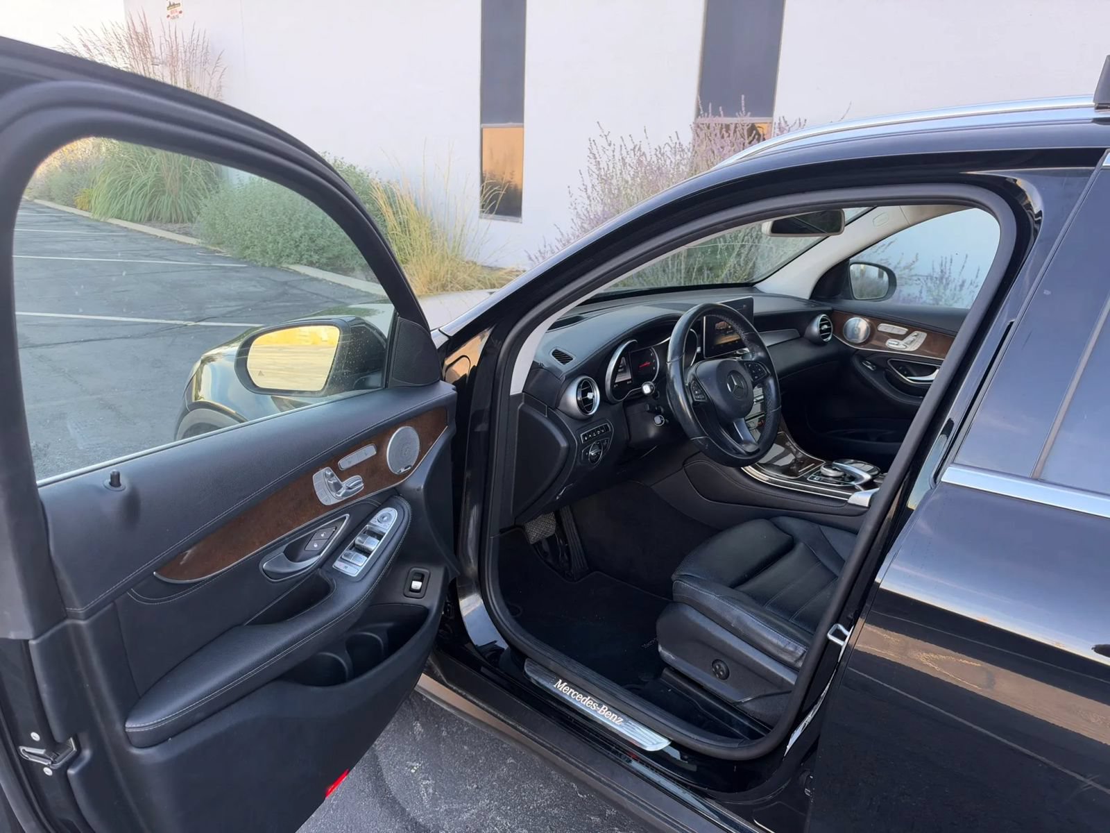 Used 2016 Mercedes-Benz GLC 300 4MATIC w/ Driver Assistance Package image 9