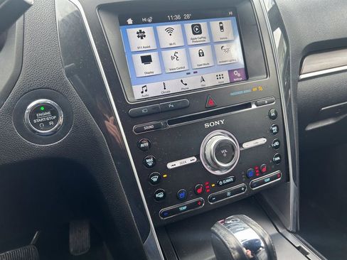 Used 2017 Ford Explorer Limited image 28