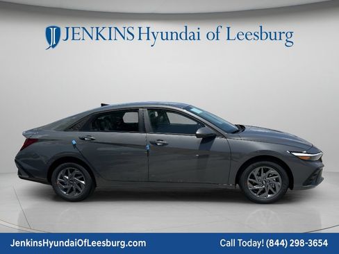 New 2026 Hyundai Elantra Hybrid FWD image 3