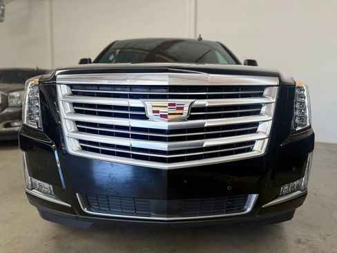 Used 2016 Cadillac Escalade Platinum AWD/4WD image 4