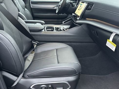 New 2025 Jeep Wagoneer Series II w/ Premium Group I image 16