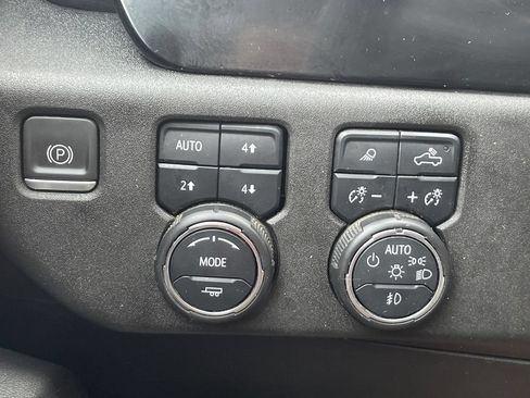 Used 2022 Chevrolet Silverado 1500 LTZ AWD/4WD image 17