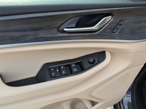 New 2025 Jeep Grand Cherokee L Limited image 10