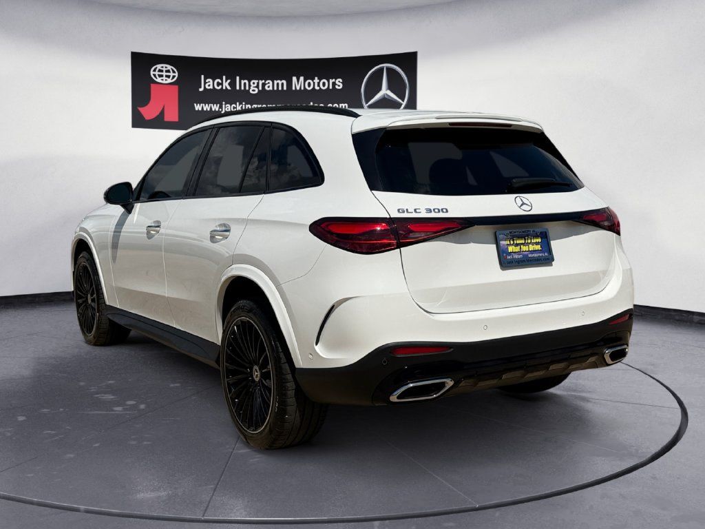 Certified 2023 Mercedes-Benz GLC 300 image 3