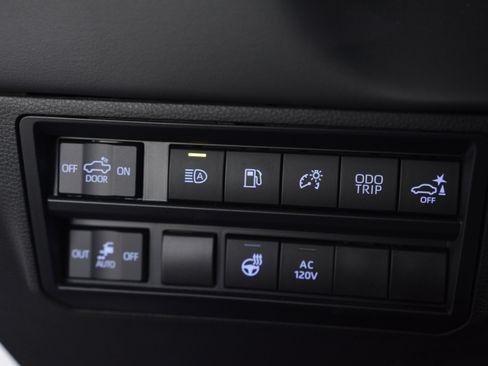 Used 2023 Toyota Tundra Platinum AWD/4WD image 16