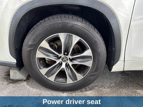 Used 2020 Toyota Highlander XLE FWD image 10