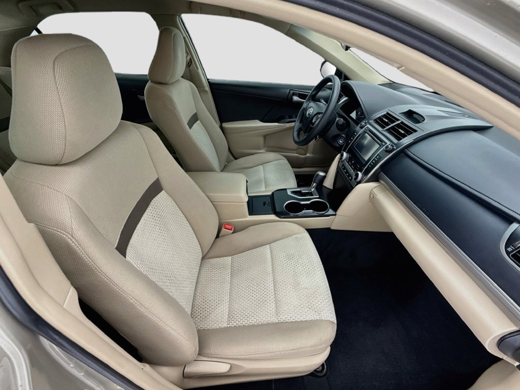 Used 2014 Toyota Camry LE FWD image 17