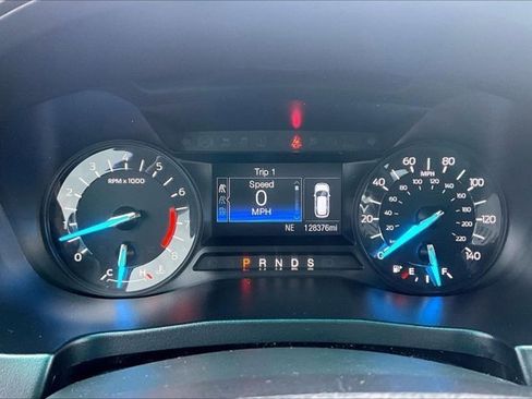 Used 2018 Ford Explorer XLT image 12