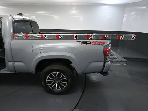 Used 2020 Toyota Tacoma TRD Sport AWD/4WD image 36
