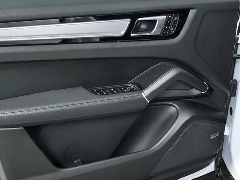 Certified 2023 Porsche Cayenne image 6