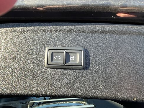 Used 2021 Audi Q5 Premium w/ Convenience Package image 31