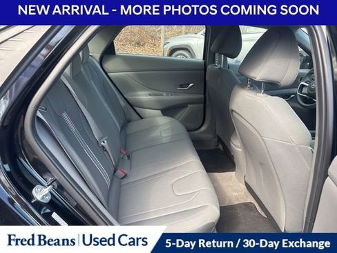 Used 2023 Hyundai Elantra SEL w/ Preferred Accessory Package image 11