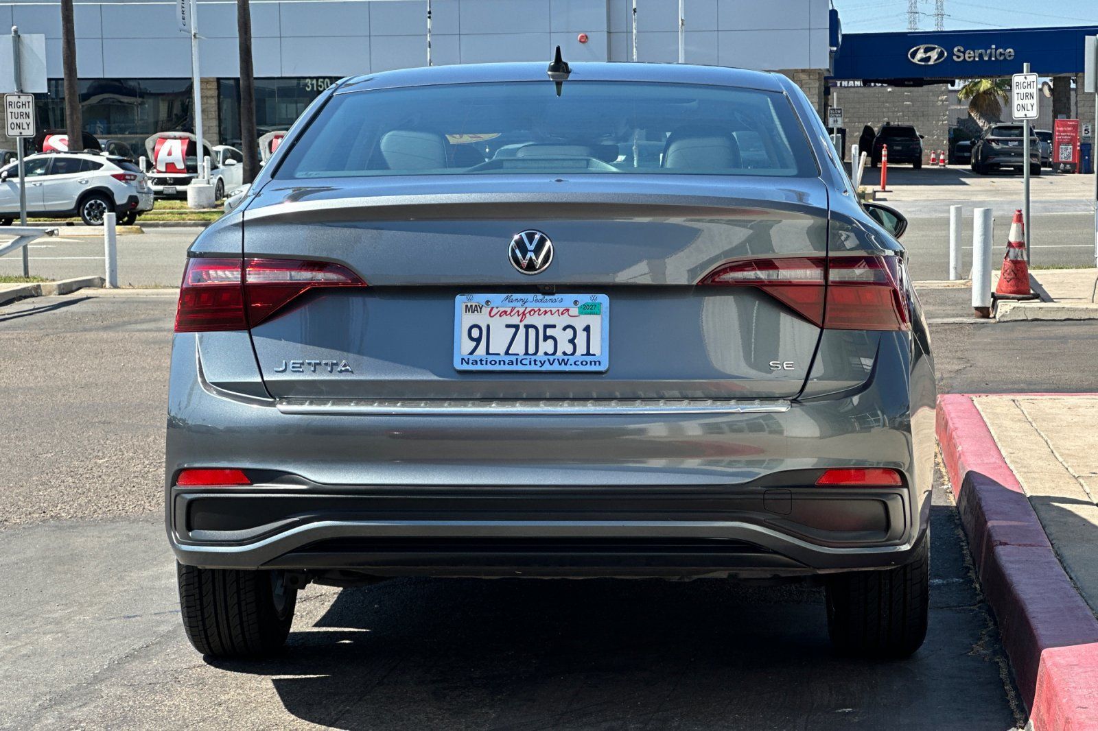 Used 2024 Volkswagen Jetta SE w/ Panoramic Sunroof Package FWD image 5