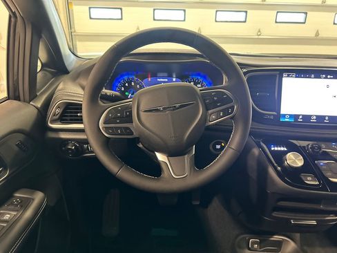 New 2026 Chrysler Pacifica Select image 27