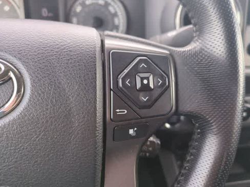 Used 2016 Toyota Tacoma TRD Sport w/ Towing Package image 23