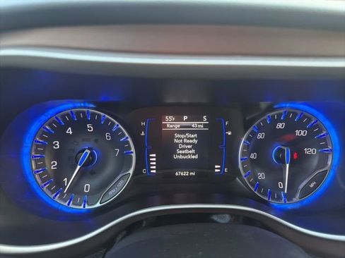 Used 2023 Chrysler Voyager LX image 27