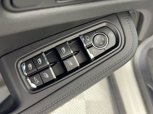 Certified 2026 Porsche Macan AWD/4WD image 13