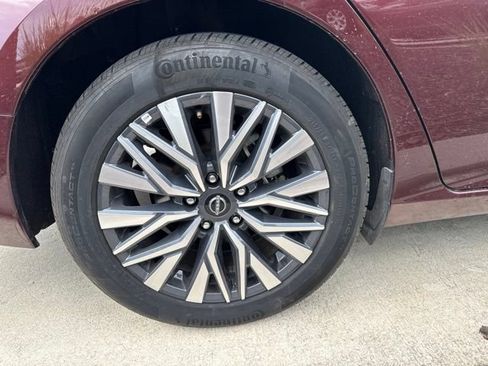 Used 2025 Nissan Altima 2.5 SV FWD image 10
