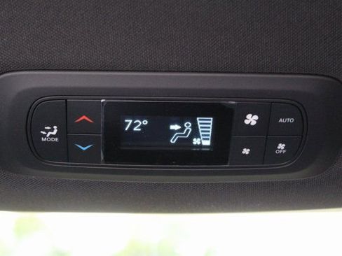 New 2026 Chrysler Pacifica Select image 32