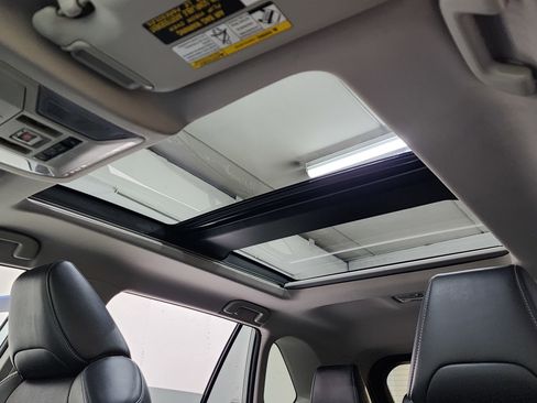 Used 2021 Toyota RAV4 Limited image 25