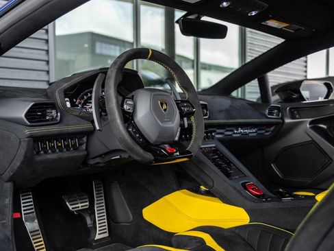 Used 2022 Lamborghini Huracan STO RWD image 16