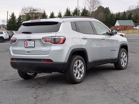 New 2026 Jeep Compass Latitude image 5