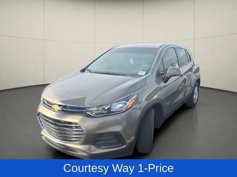 Used 2021 Chevrolet Trax LS w/ Tint and Cruise Package FWD image 4