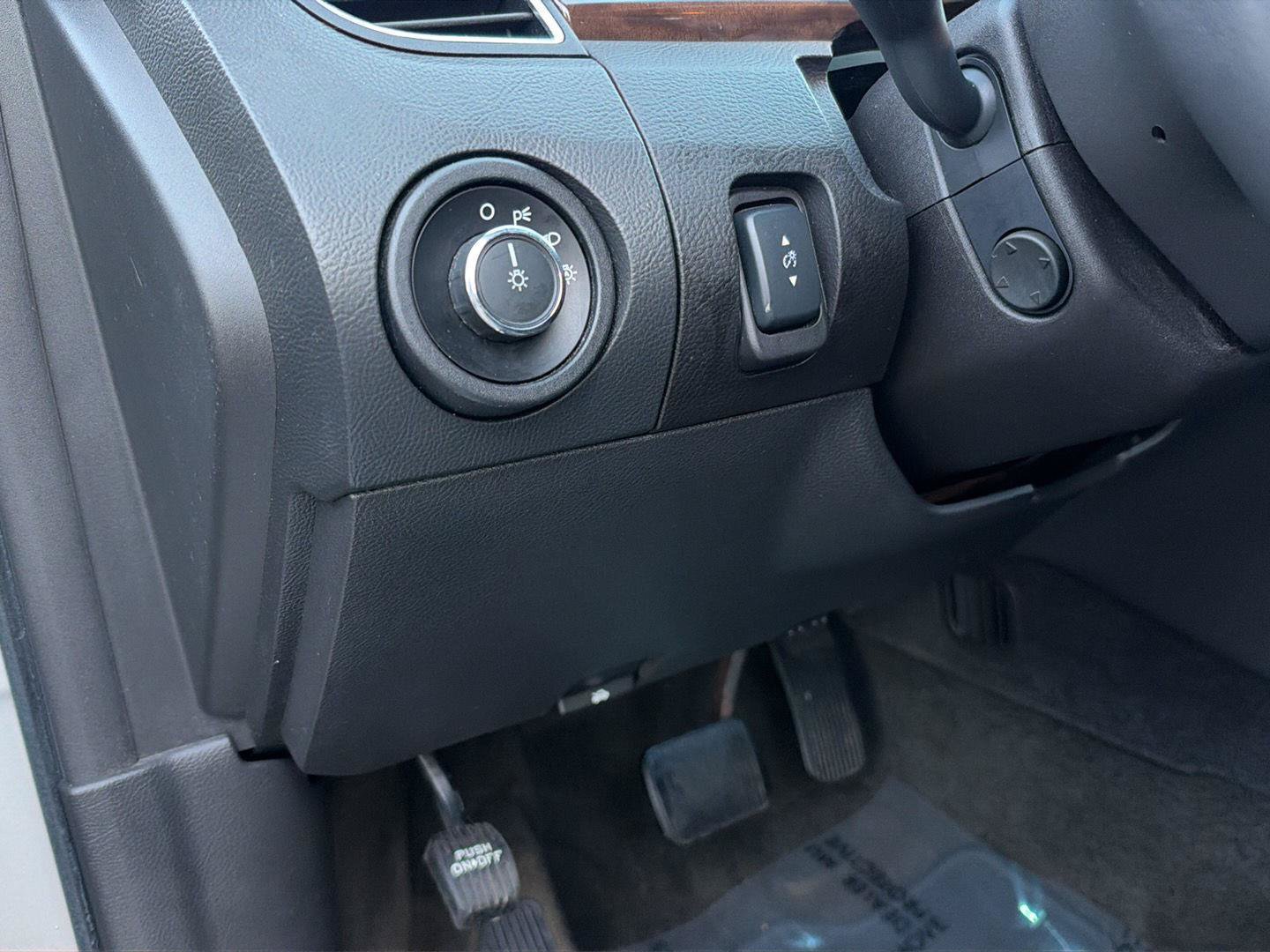 Used 2014 Ford Taurus Limited FWD image 11