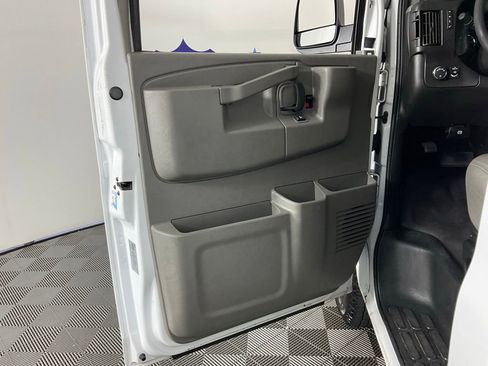 Used 2021 GMC Savana 2500 Extended image 12