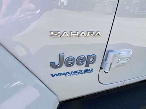 Used 2022 Jeep Wrangler Unlimited Sahara w/ Cold Weather Group image 25