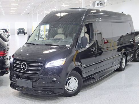 Used 2024 Mercedes-Benz Sprinter 3500 image 5