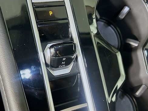 Used 2025 Volkswagen Atlas SE image 25