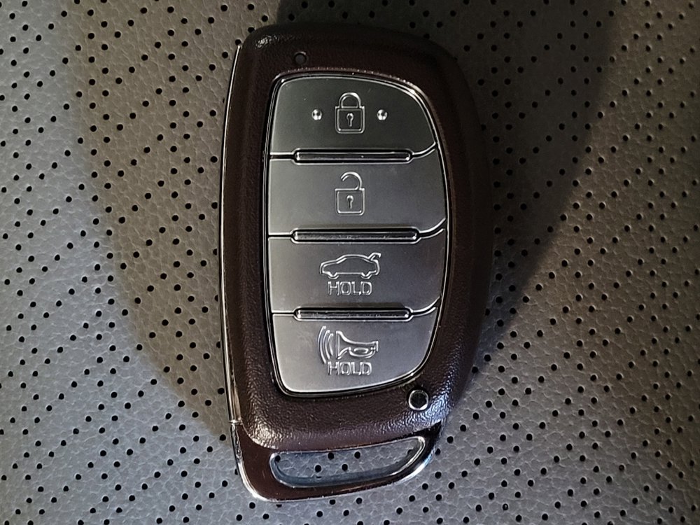 Used 2020 Hyundai Elantra Limited FWD image 32