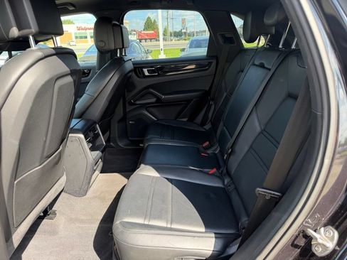Used 2019 Porsche Cayenne AWD/4WD image 14