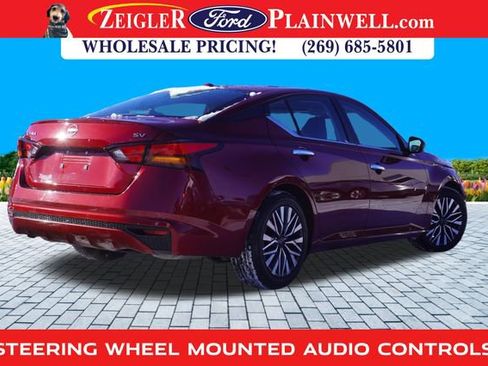 Used 2024 Nissan Altima 2.5 SV image 3